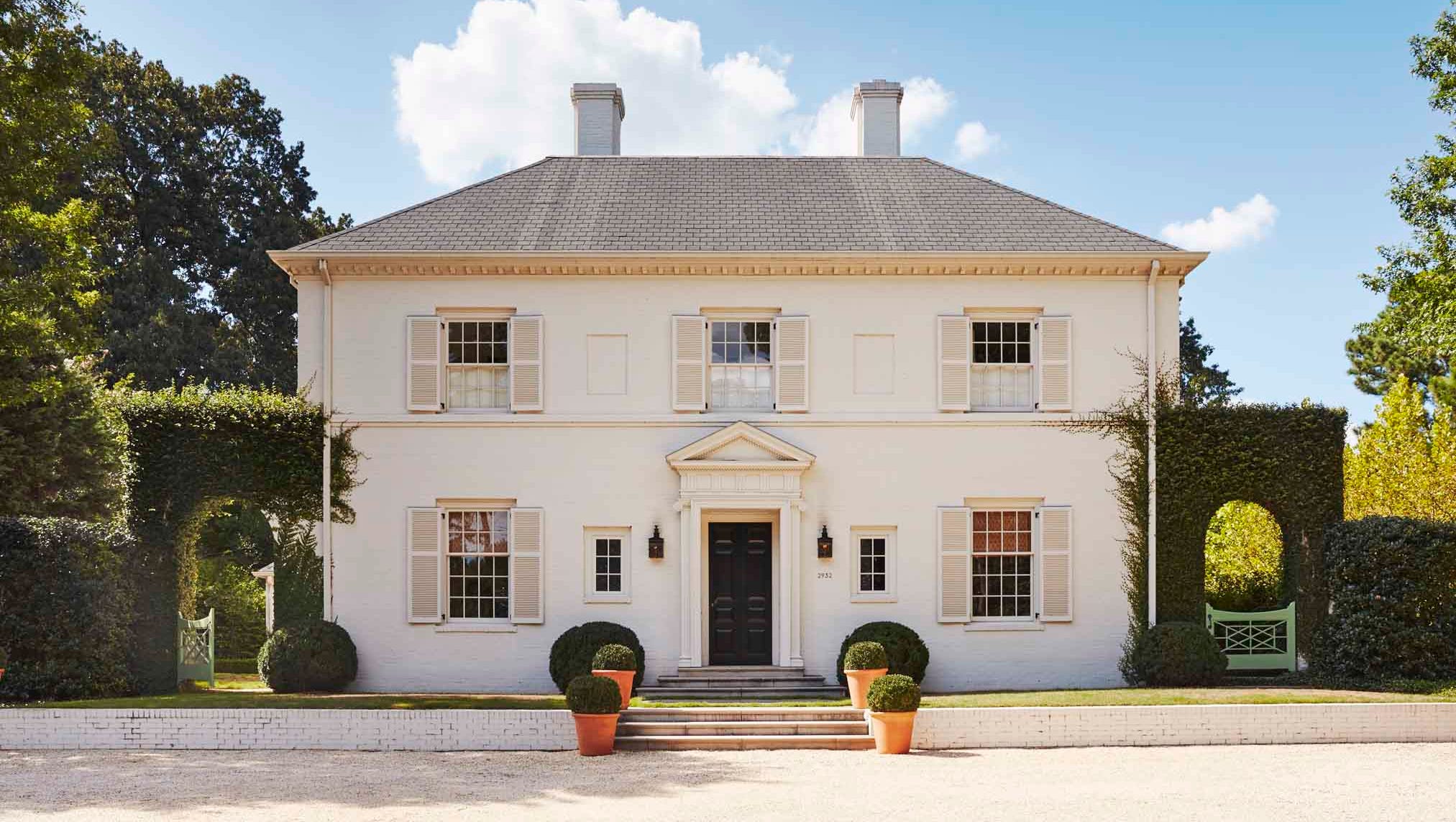 Southern style front yard with boxwood hedges